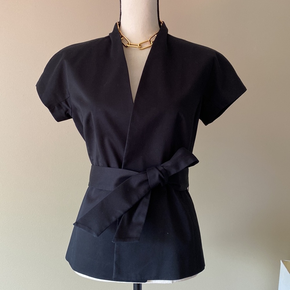 Short sleeve blazer.  Great condition. versatile.